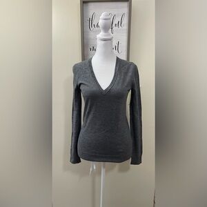 Burberry Brit Women’s 100 % Extra Fine Merino Wool V- Neck Sweater Pullover Sz S
